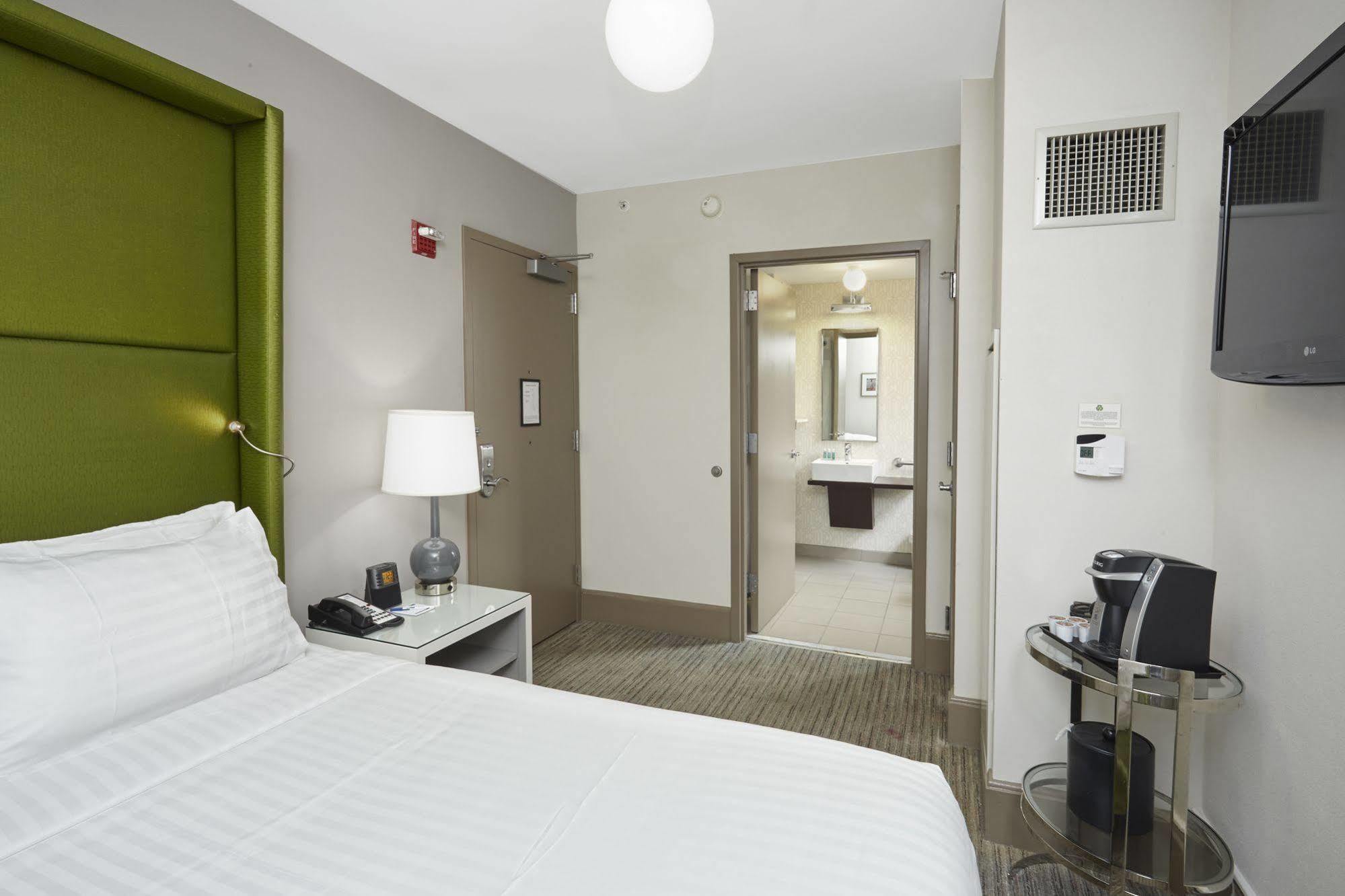 Holiday Inn Express Chicago - Magnificent Mile By Ihg Exterior foto